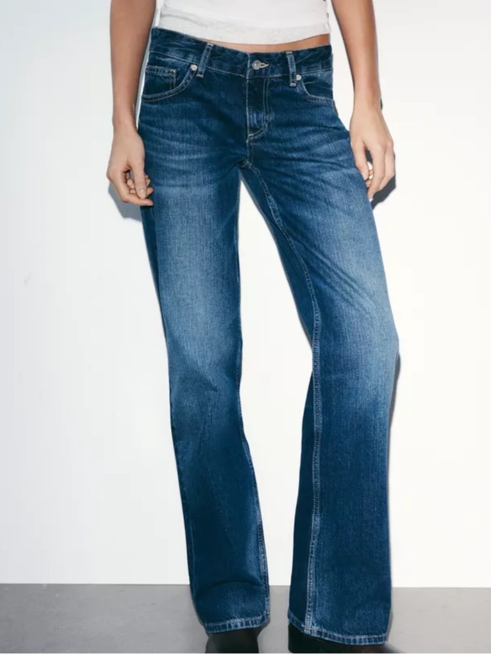 Zara Straight Leg Jeans Size 4 Medium Wash High Rise 32" Inseam Low Rise